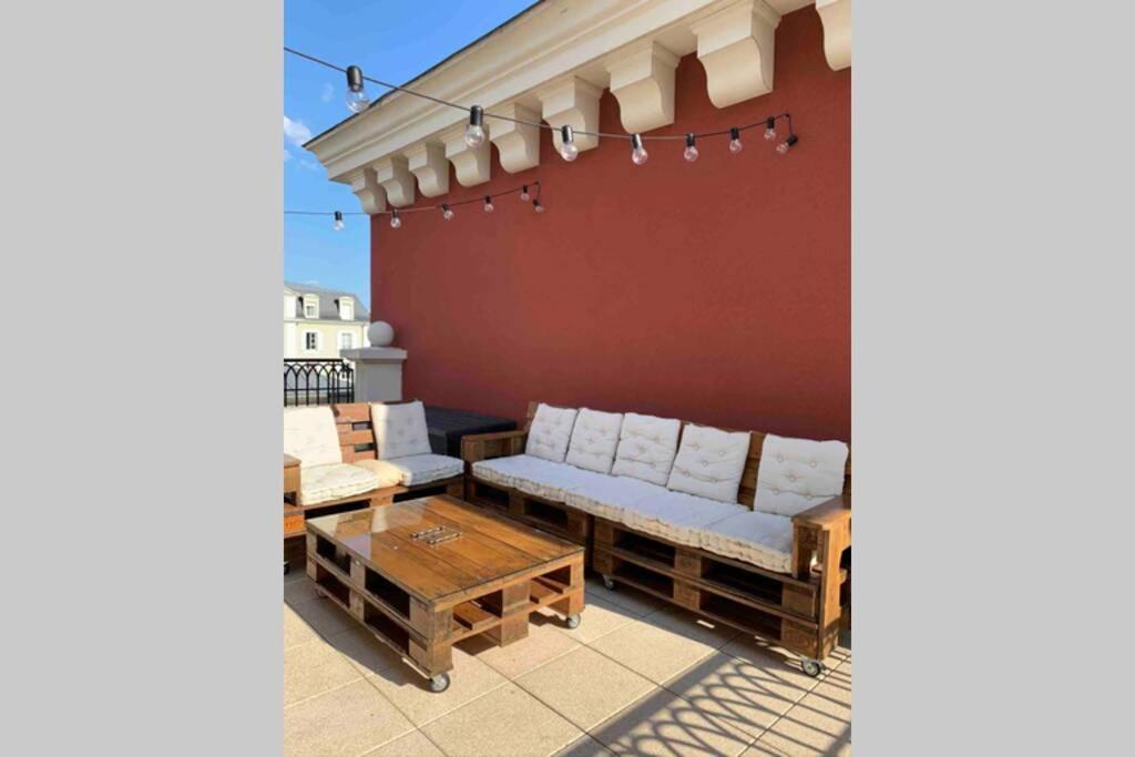 Appartement Terrasse Au Centre De Serris Серри Экстерьер фото